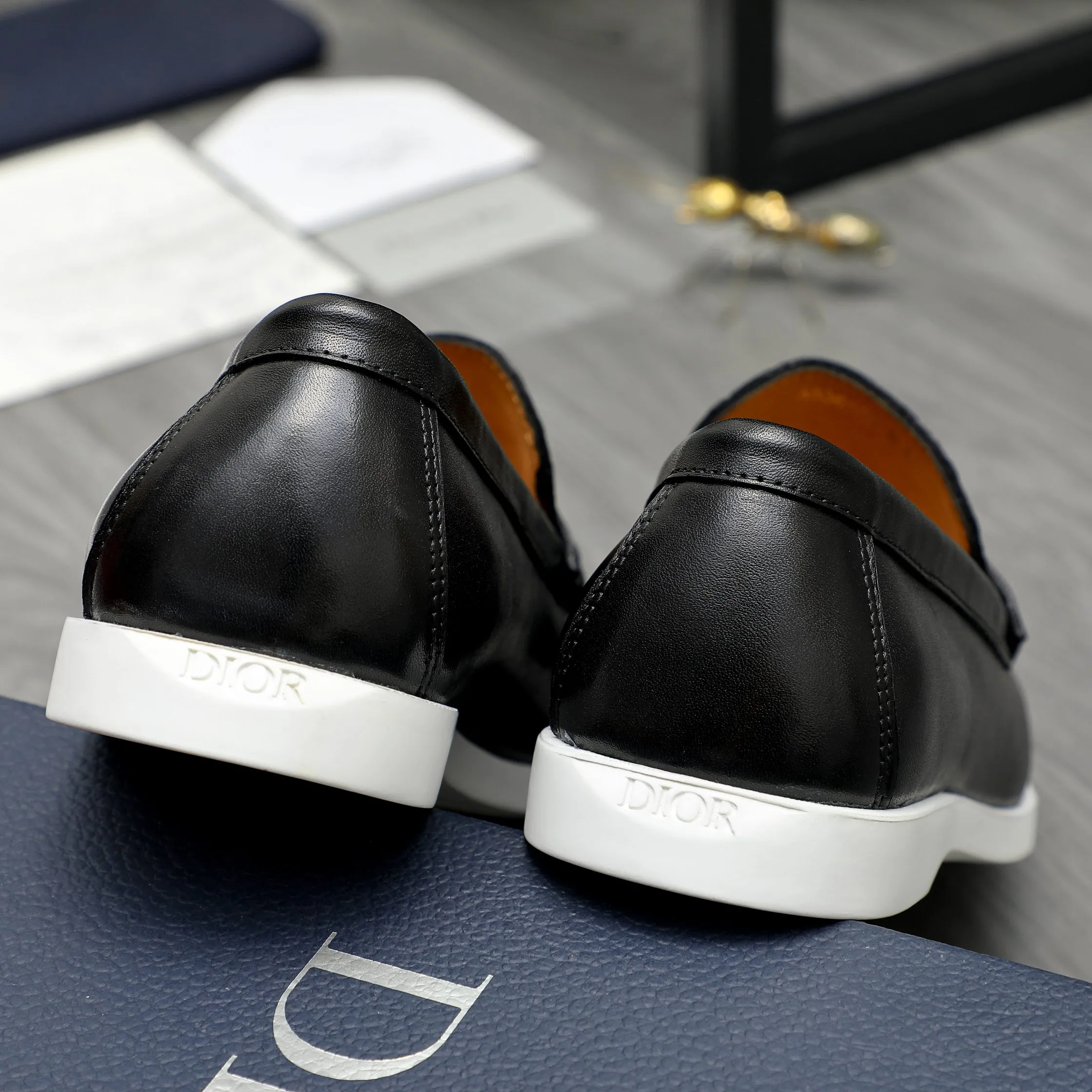 Men's shoes 💰460 Product trademark: Dior "Dior" casual slip-on leather shoes Regular size: 39-44 Product material: Selected cowhide embossed upper, cowhide lining, rubber outsole